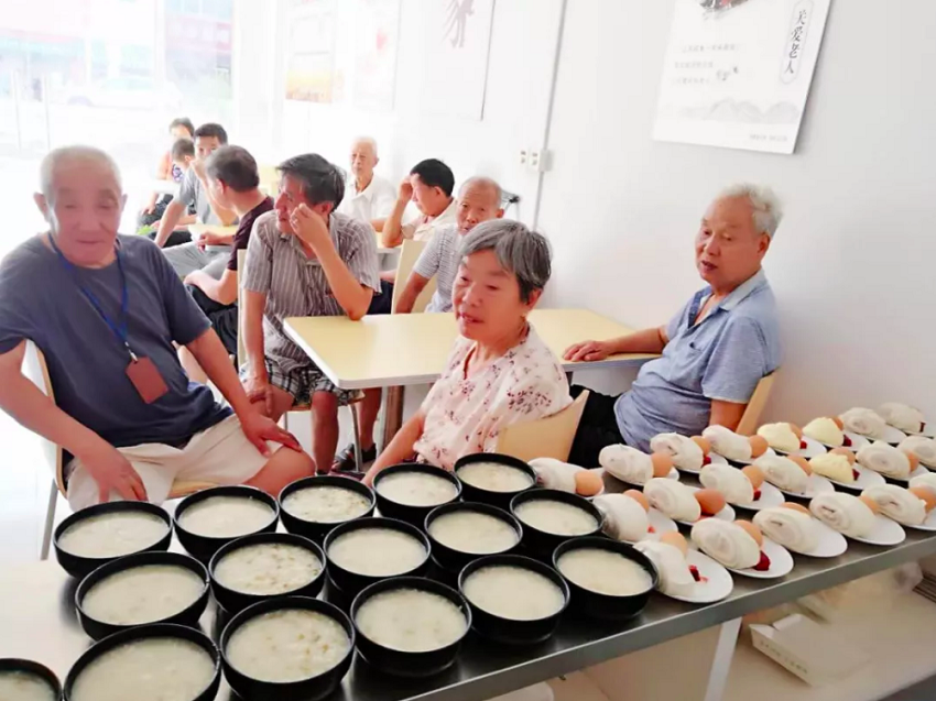 1元爱心早餐，助力银发餐桌