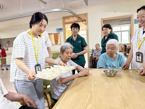 徐州彭城养护院 | 浓浓饺子香，情暖老人心