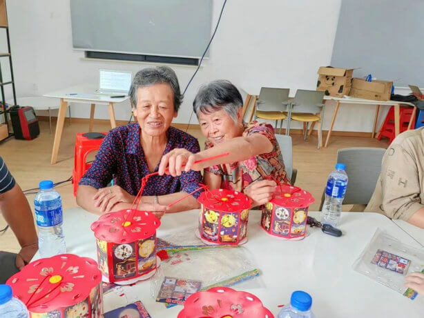 张家港·枝秀 | “幸福来敲门”空巢老人关爱项目 —— “青春追忆，展望未来”小组活动中秋特辑